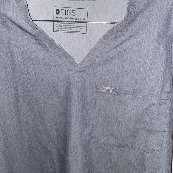 Figs One Pocket Scrub Top Graphite Size Medium - Picture 3 of 4